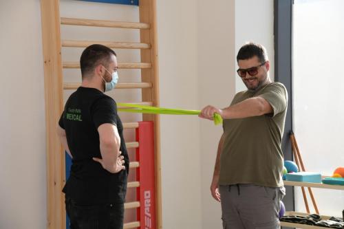 TERAPIA FIZIKE DHE KINEZITERAPI